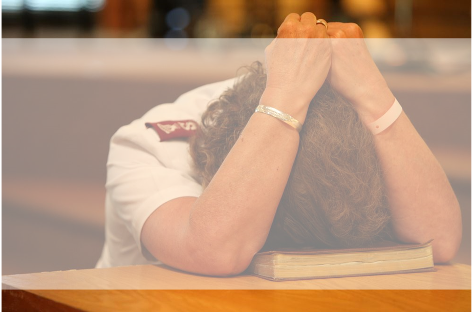 officer praying 2